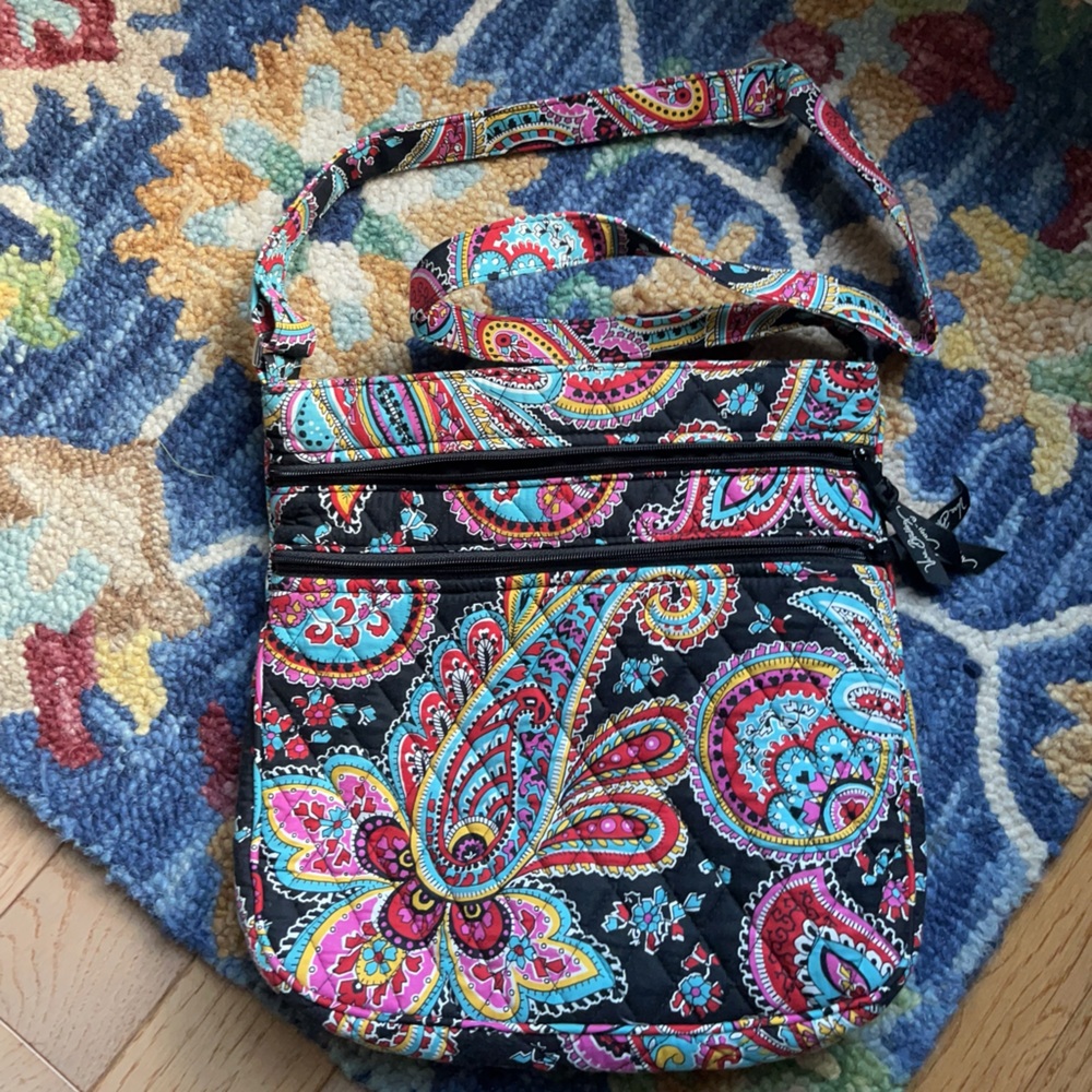 Like new Vera Bradley cross body bag.